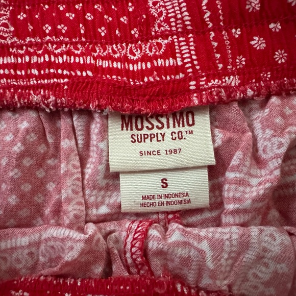 Mossimo Red Patterned Women’s Shorts Size Small - Picture 3 of 5